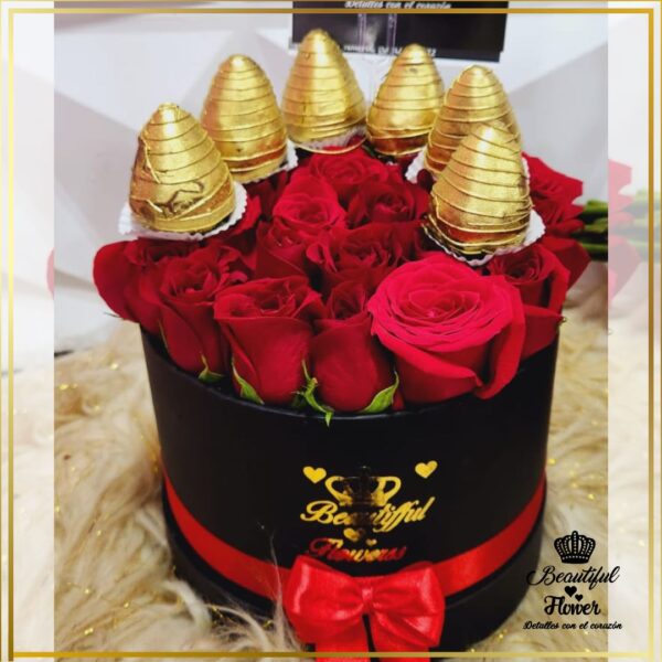 caja de rosas con fresas Caja de rosas y fresas